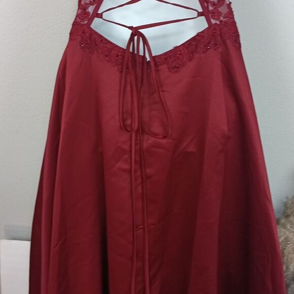 Blondie Nites Elegent cherry Red Satin/embrodery V Neck Evening Gown sz 15 Fairy - Picture 13 of 17
